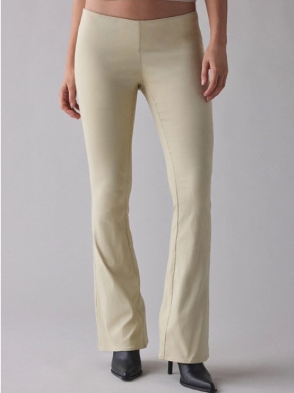 Urban Outfitters Kimchi Blue Womens Hailey Flare Pant Size XXS Tan Low Rise NWOT